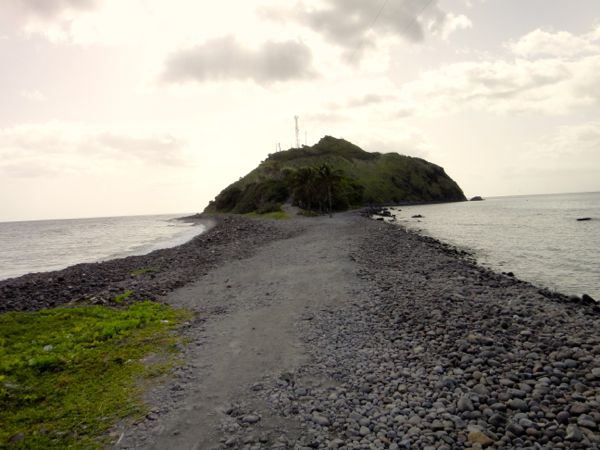 draußen, Himmel, Wolke, Natur, Küsten- und Ozeanlandschaft, Küste, Kap, Wasser, gehobener Strand, Landschaft, Bucht, Meer, Strand, Meeresbucht, Horizont, Gelände, Gras, Stein, Insel