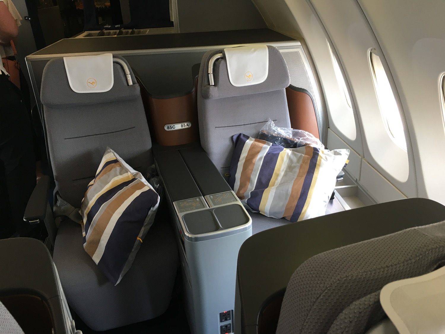 Best Seats Lufthansa 747 400 | Cabinets Matttroy