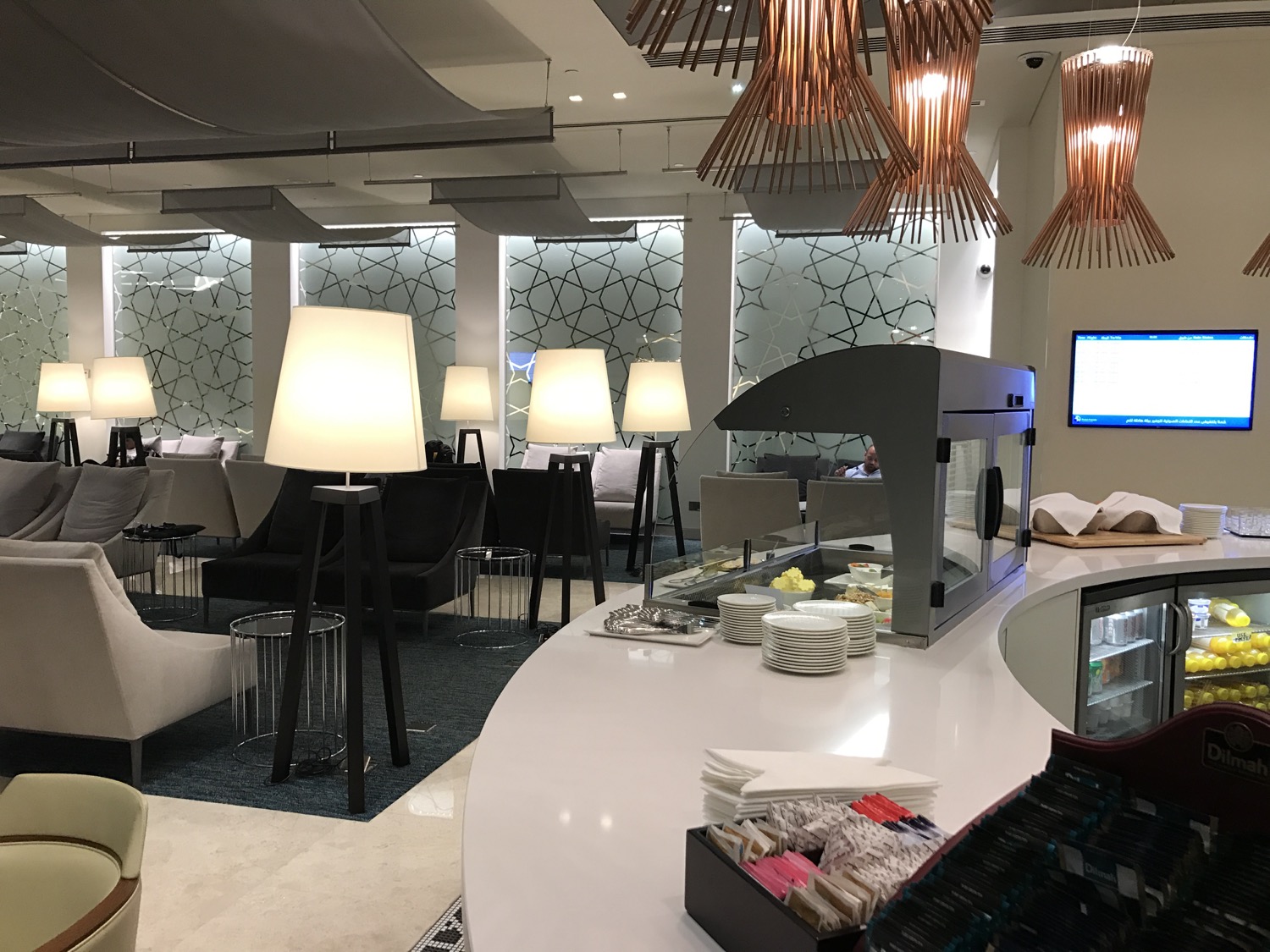 Review Qatar Airways Premium Lounge Dubai International Airport