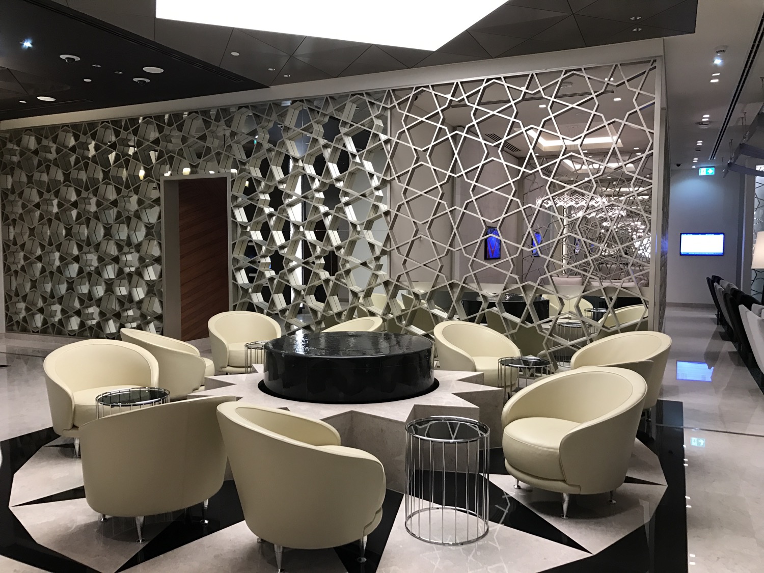 Review Qatar Airways Premium Lounge Dubai International Airport