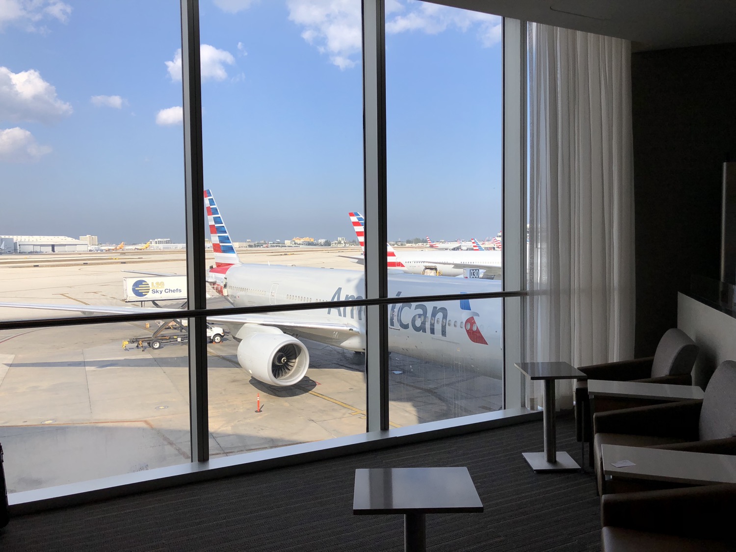 lounge review: american airlines flagship lounge miami