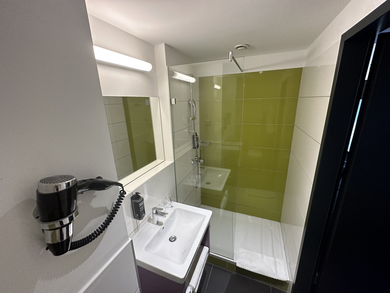 Ibis Style Budapest Airport Zimmer Bad
