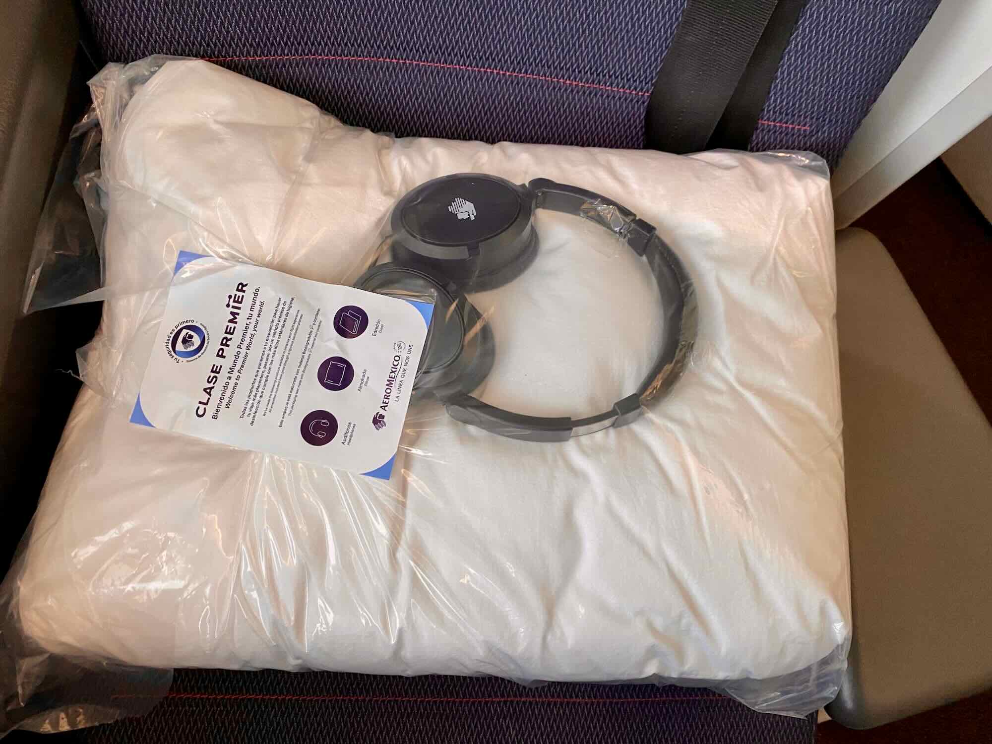 Aeromexico 789 Business Class bedding