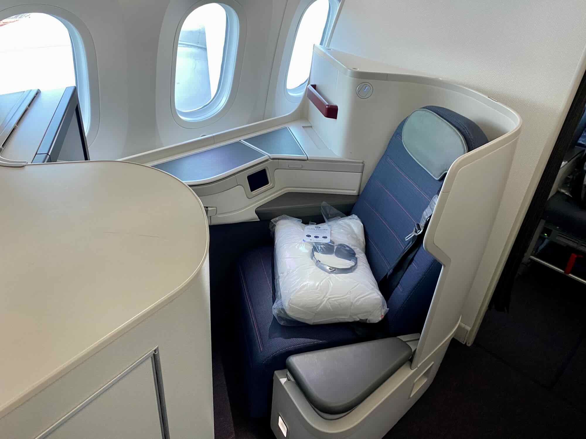 Aeromexico 789 Business Class seat