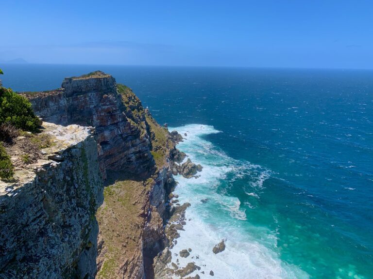 draußen, Himmel, Wasser, Natur, Küsten- und Ozeanlandschaft, Landschaft, Kap, Küste, Bucht, Klippe, gehobener Strand, Meeresbucht, Meer, Gewässer, Azurblau, Insel, Tropen, Halbinsel, Schäre, Strand, Stein, Berg