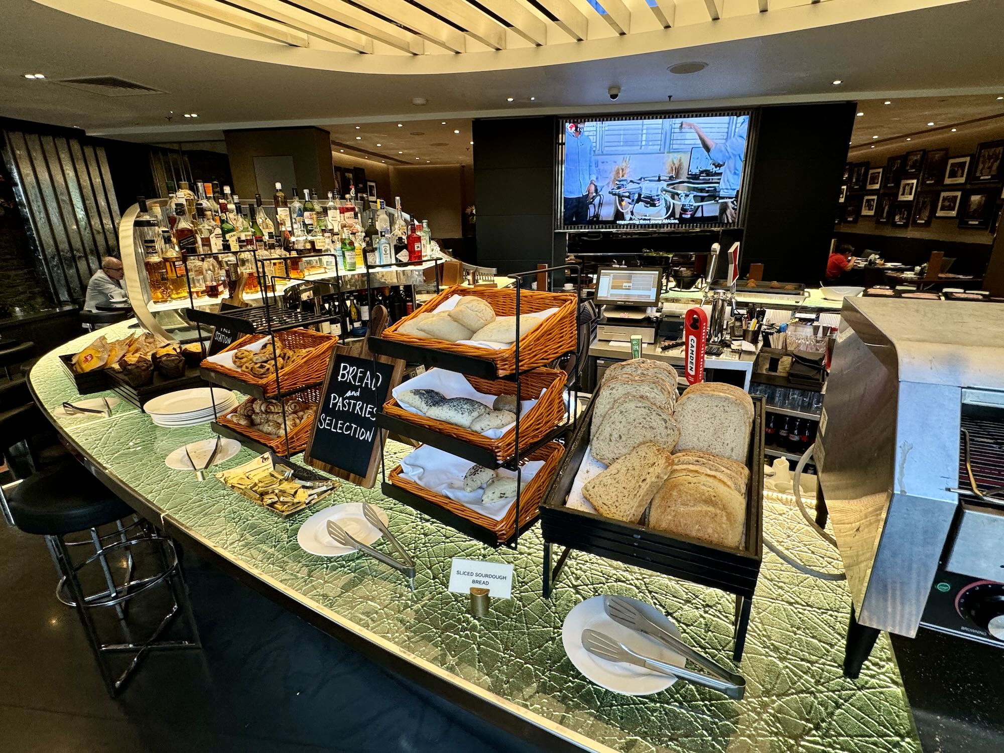 Hyatt Regency London Albert Embankment breakfast bufet