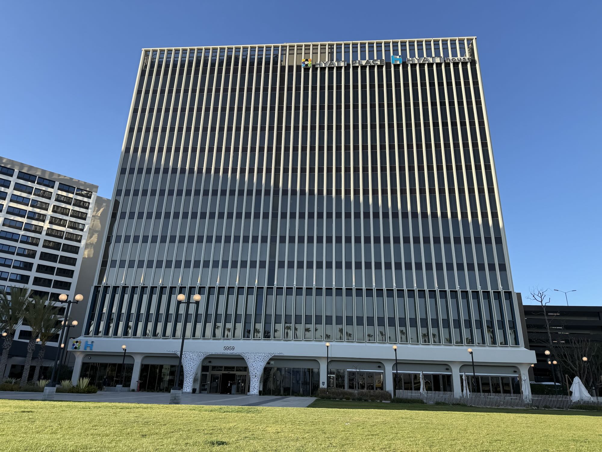 draußen, Architektur, Himmel, Gewerbegebäude, Gebäude, Gras, Hochhaus, Turm, Metropolregion, Mischnutzung, Stadt, Groß, Wolkenkratzer, Feld, Stadtzentrum