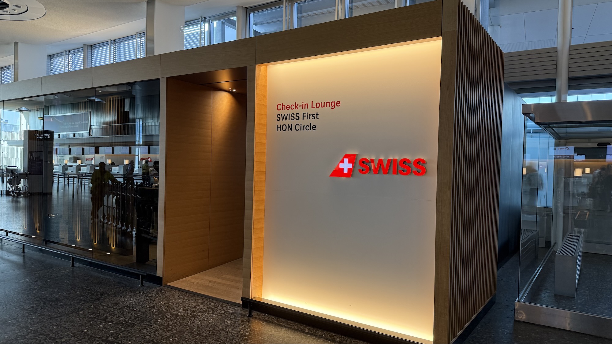 Swiss First Class Check-In Zürich