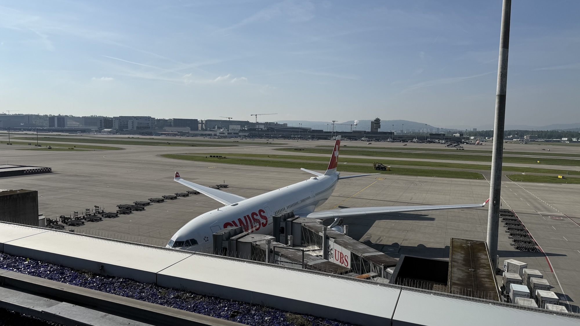 Swiss First Class Lounge Zürich E-Gates Ausblick
