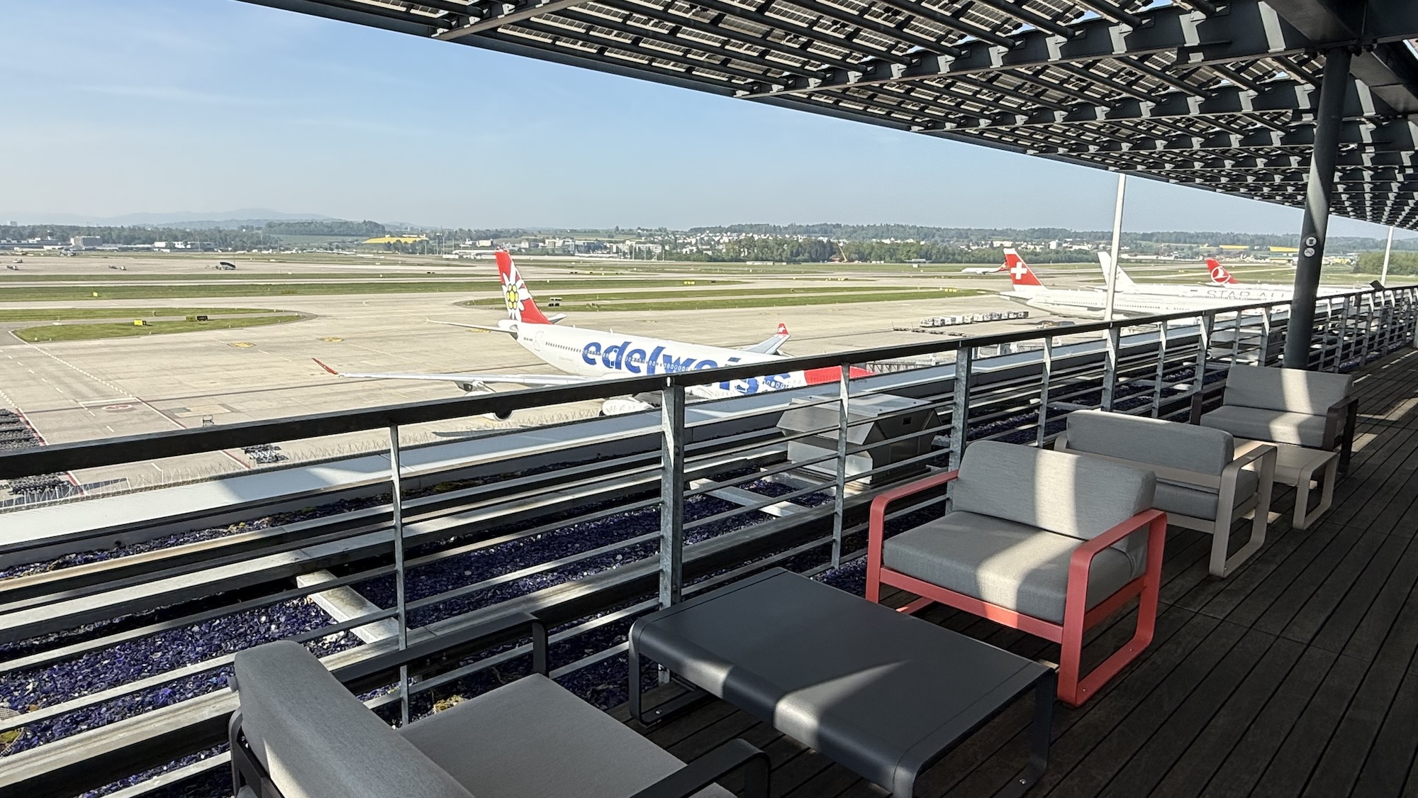 Swiss First Class Lounge Zürich E-Gates Terrasse