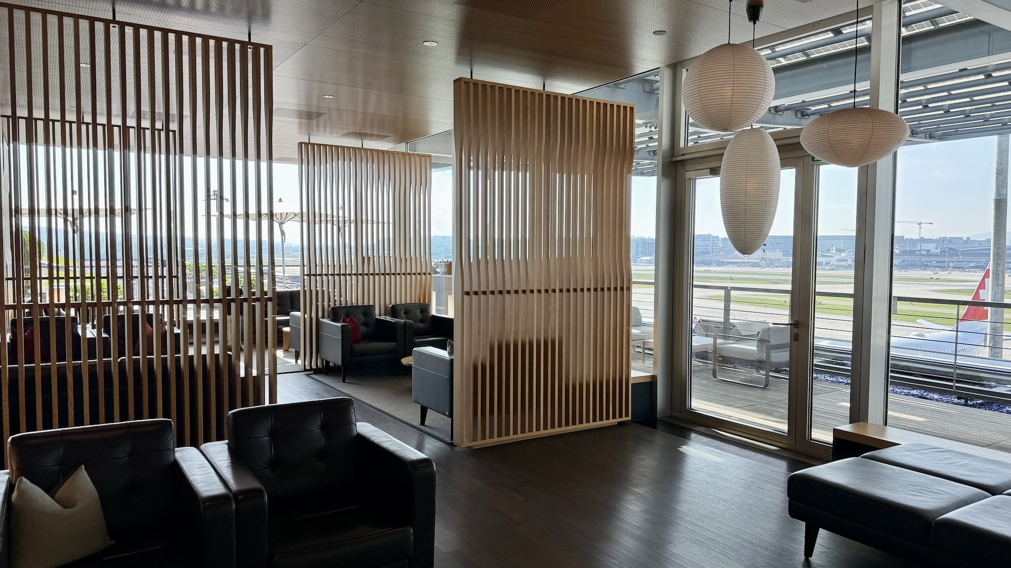 Swiss Lounge Zürich, First Class bei den E-Gates Sitzbereiche