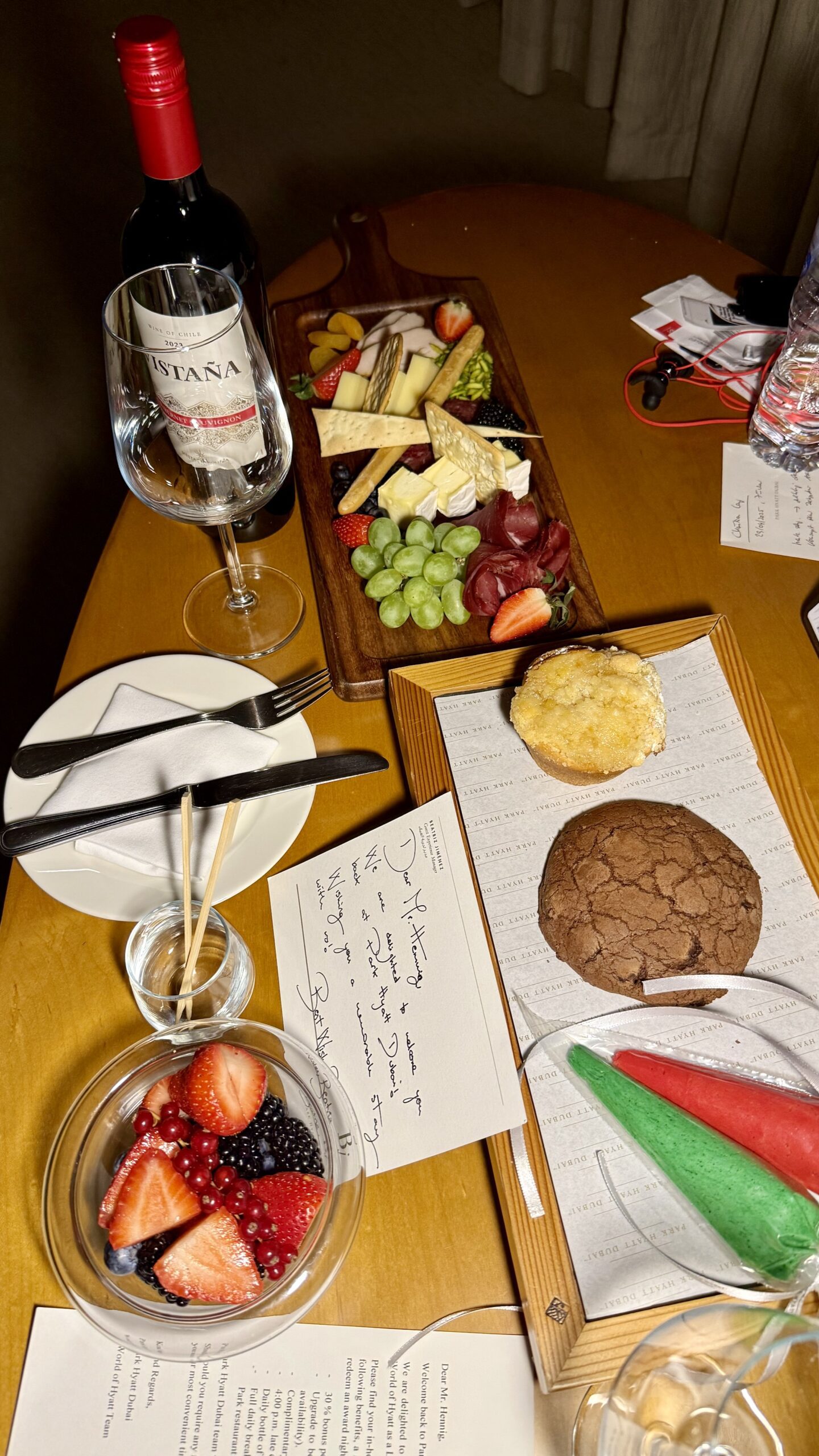 Text, Quittung, Tisch, Essen, Geschirr, Im Haus, Mahlzeit, Drink, Karte Menü, Flasche, Wein, Frucht, hölzern