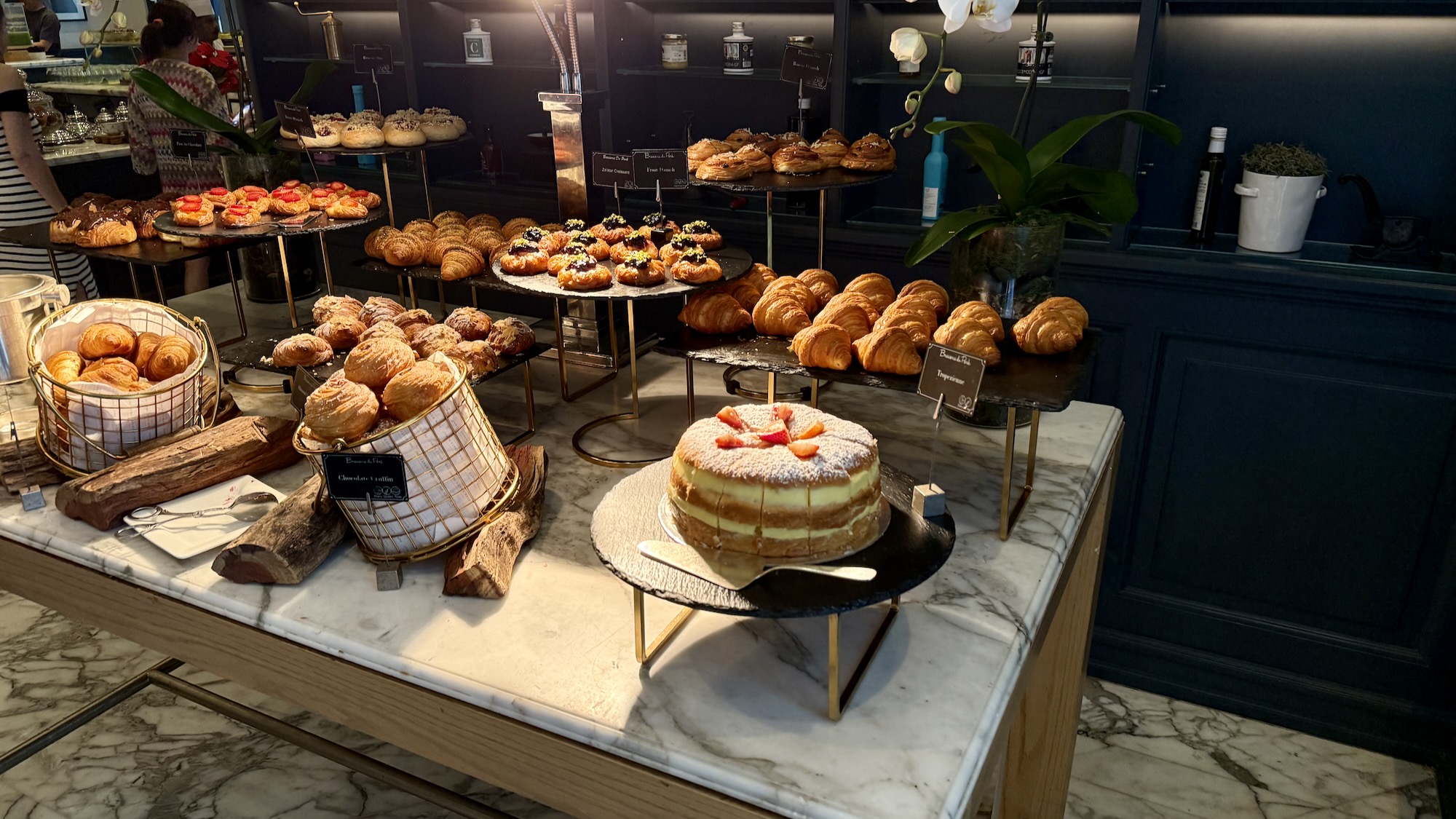 Nachspeise, Backwaren, Snack, Bäckerei, Fastfood, Backen, Im Haus, Patisserie, Delikatesse, Display, Tisch, Essen, Konditorware, Geschäft, Boden, Kuchen