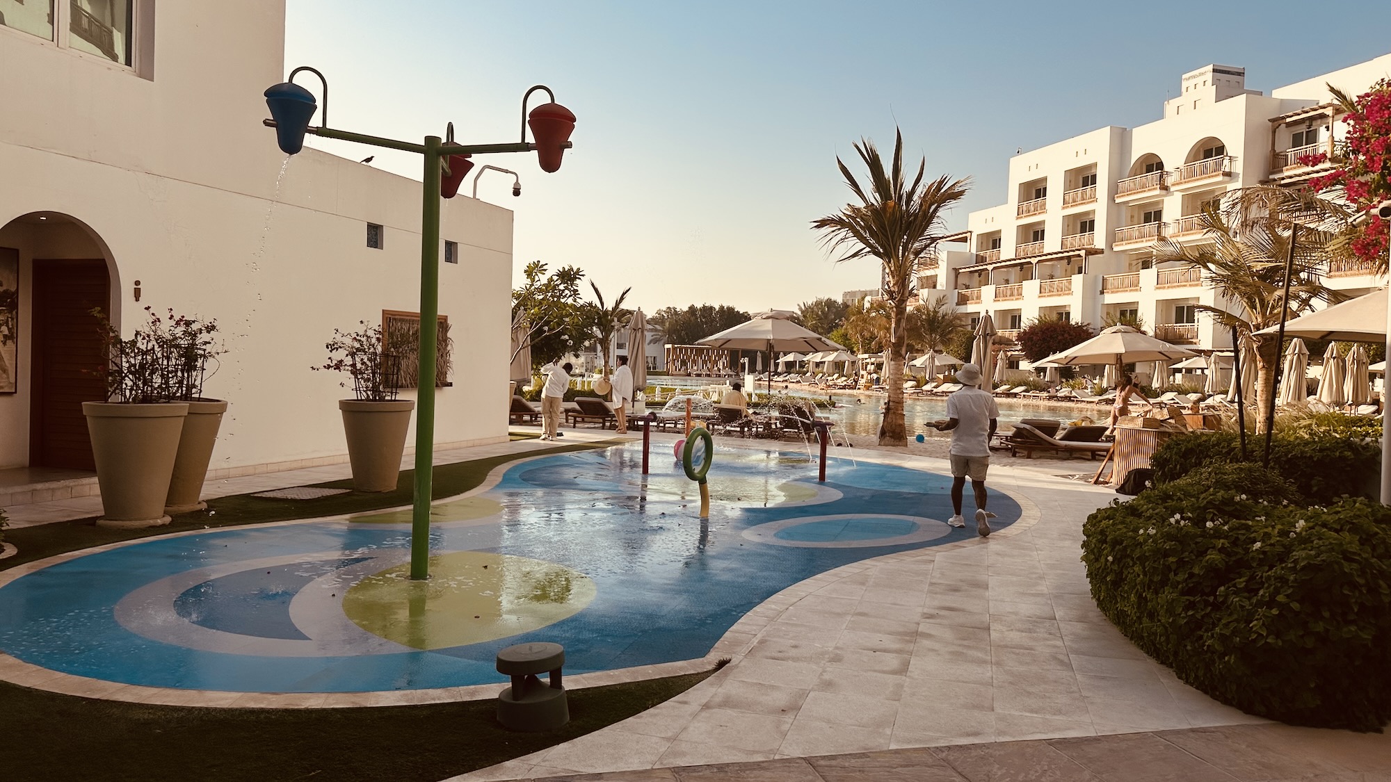 draußen, Schwimmbecken, Himmel, Wasser, Baum, Pool, Gebäude, Urlaubsort, Kurort, Pflanze, Urlaubsstadt, Thermae, Gelände, Schwimmen, Hotel