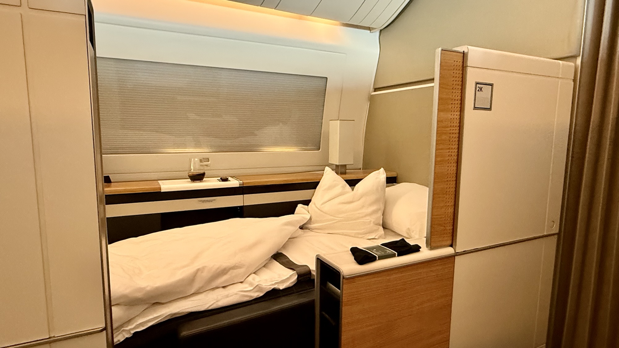 Swiss First Class 777 Sitz 2K als Bett, unverschlossen