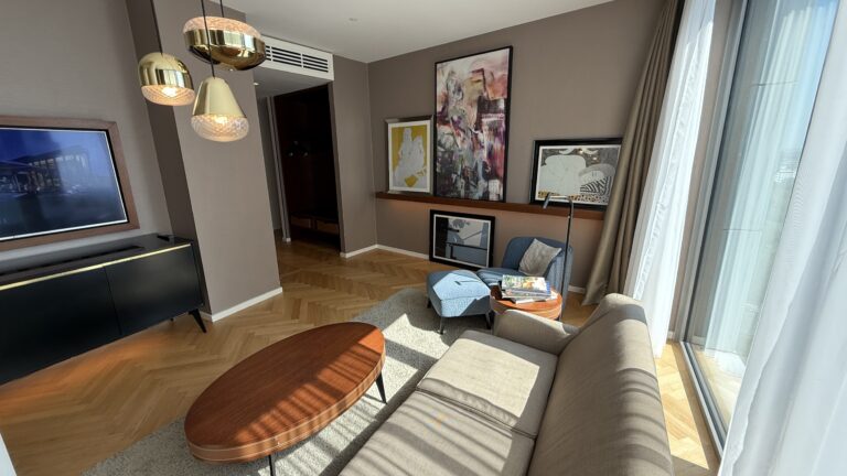 Andaz Vienna Deluxe Suite Video