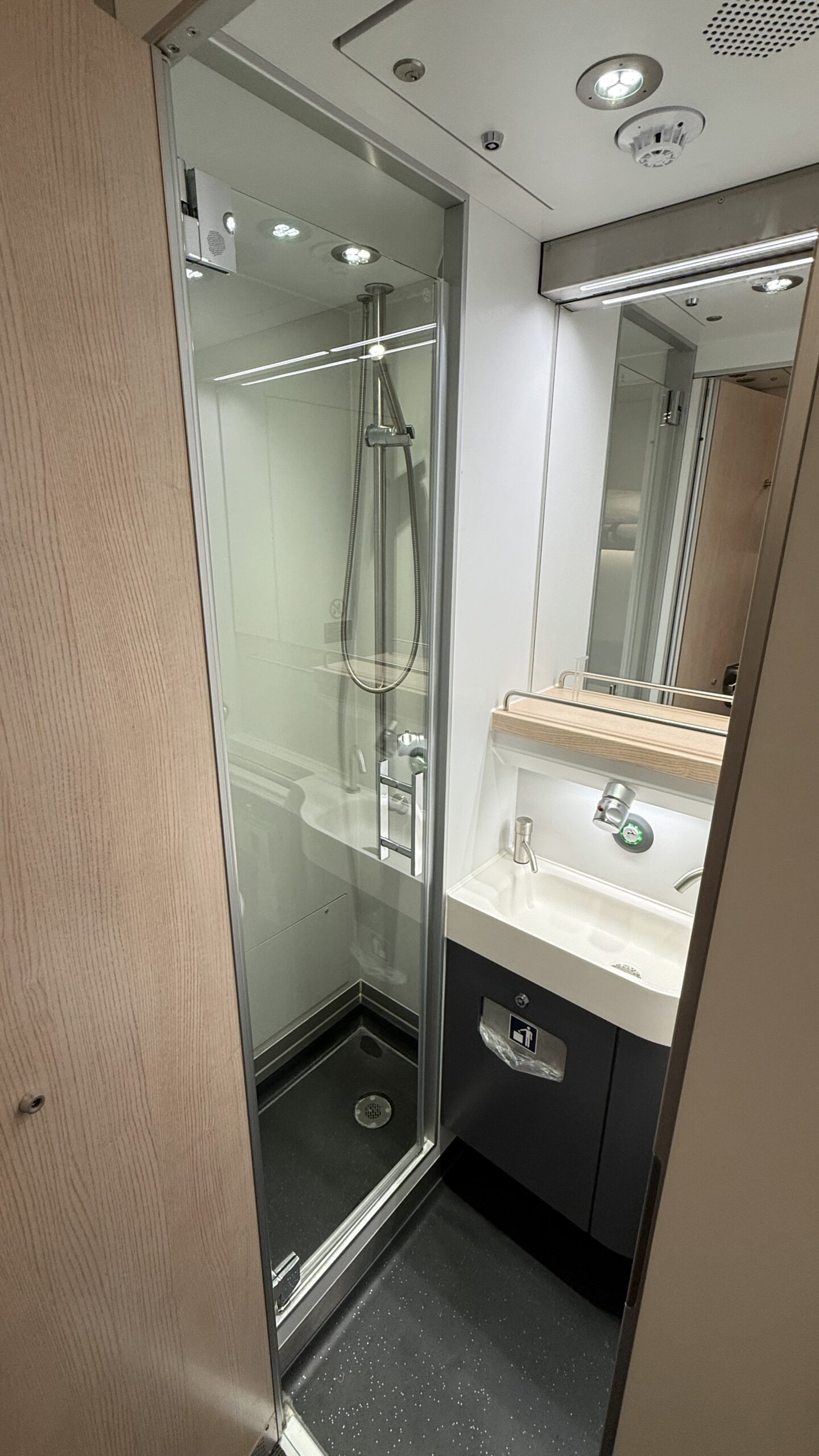 Badezimmer im Double Plus ÖBB Schlafwagen