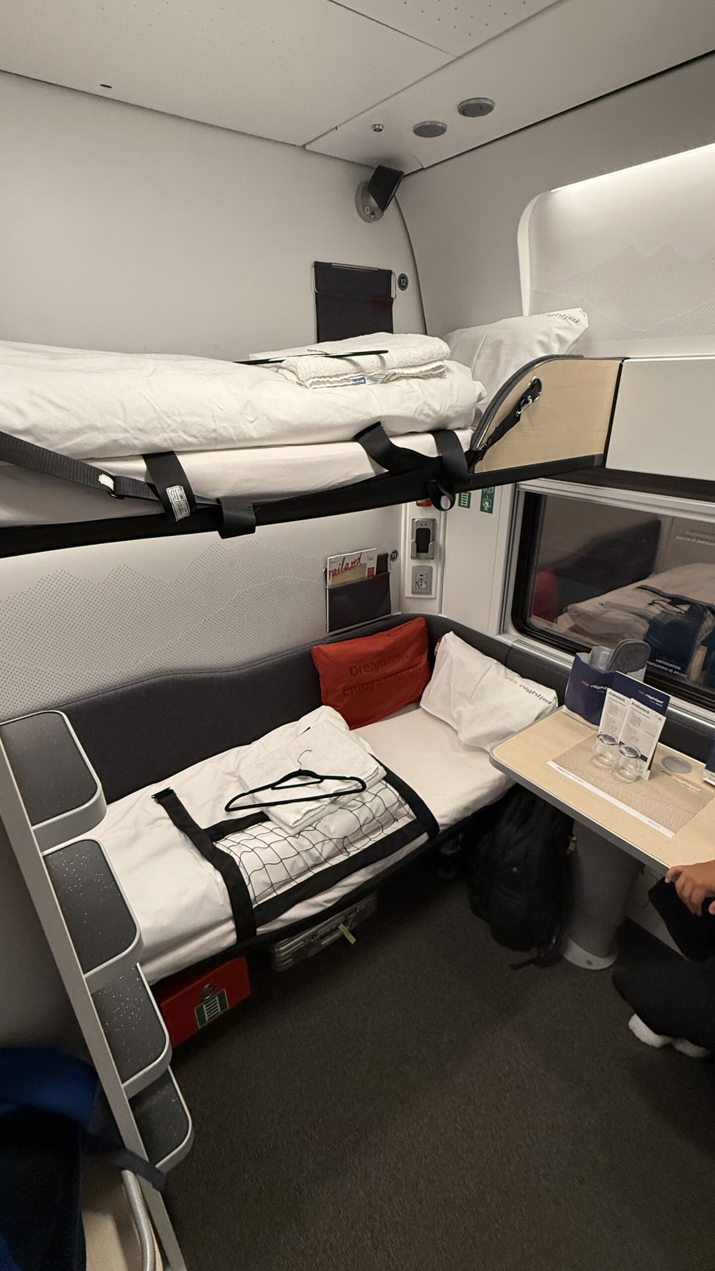 Schlafwagen Deluxe Abteil mit extra Dusche und mehr Platz